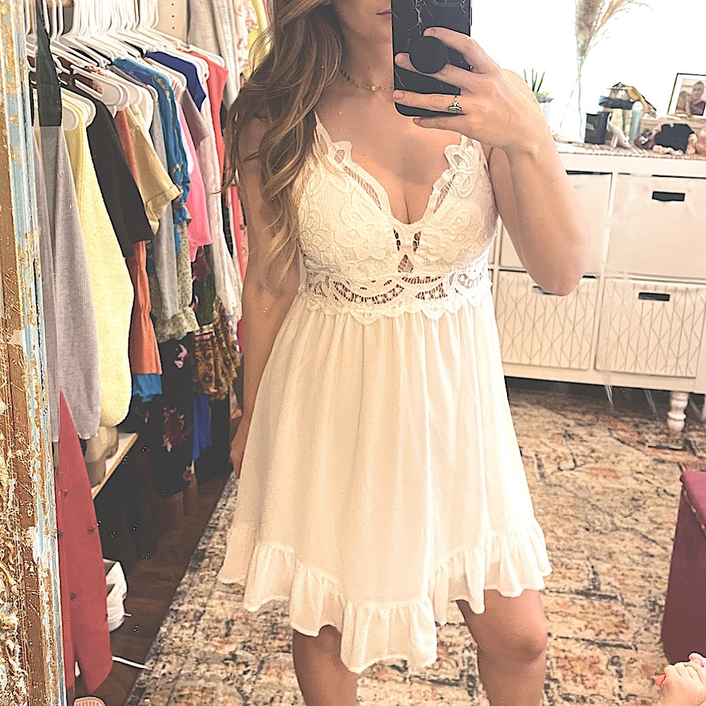 Free people adella lookalike dress white padded flowy lace strappy tank ruffle
